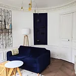 Appartement Typiquement Parisien Proche De Gare Du Nord